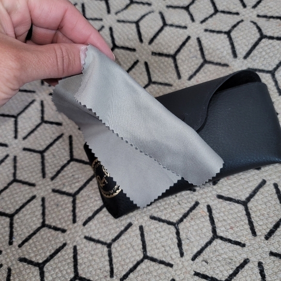 RAY-BAN BLACK SUNGLASSES CASE w CLEANING CLOTH - Picture 6 of 8